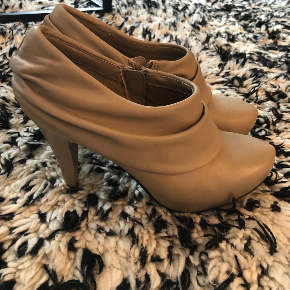 Low-cut ankle booties